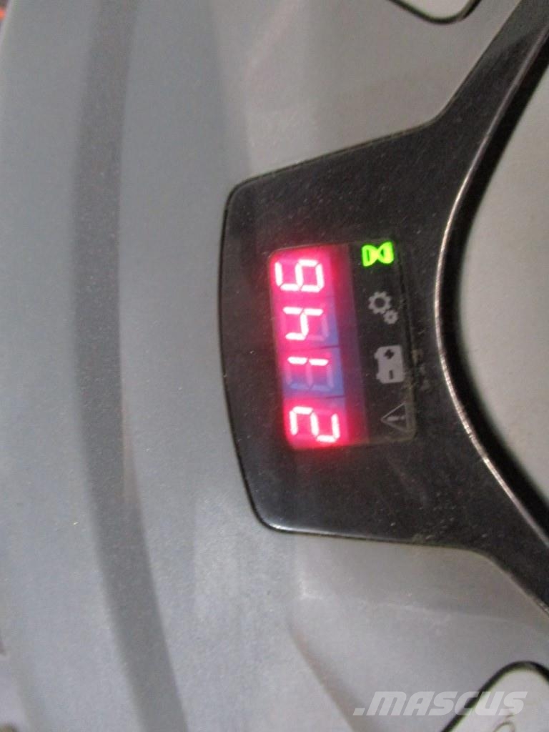 Toyota LPE200 平台型低架升降機