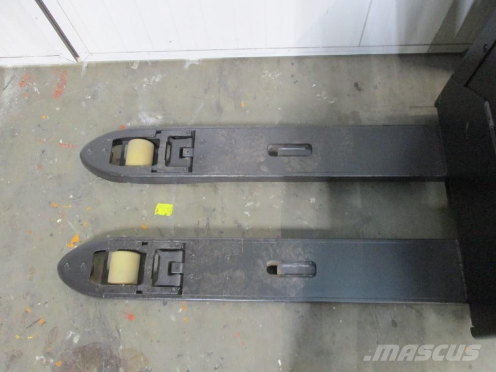 Toyota LPE200 平台型低架升降機