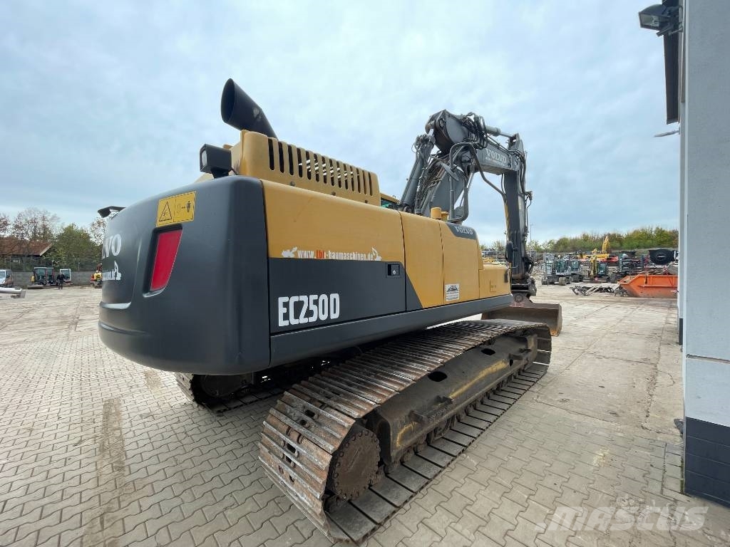 Volvo EC 250 D N L optional mit Oilquick OQ7055 Raupenbagger