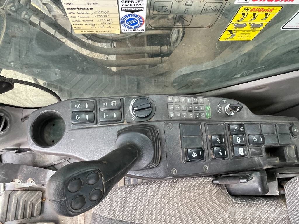 Volvo EC 250 D N L optional mit Oilquick OQ7055 Raupenbagger
