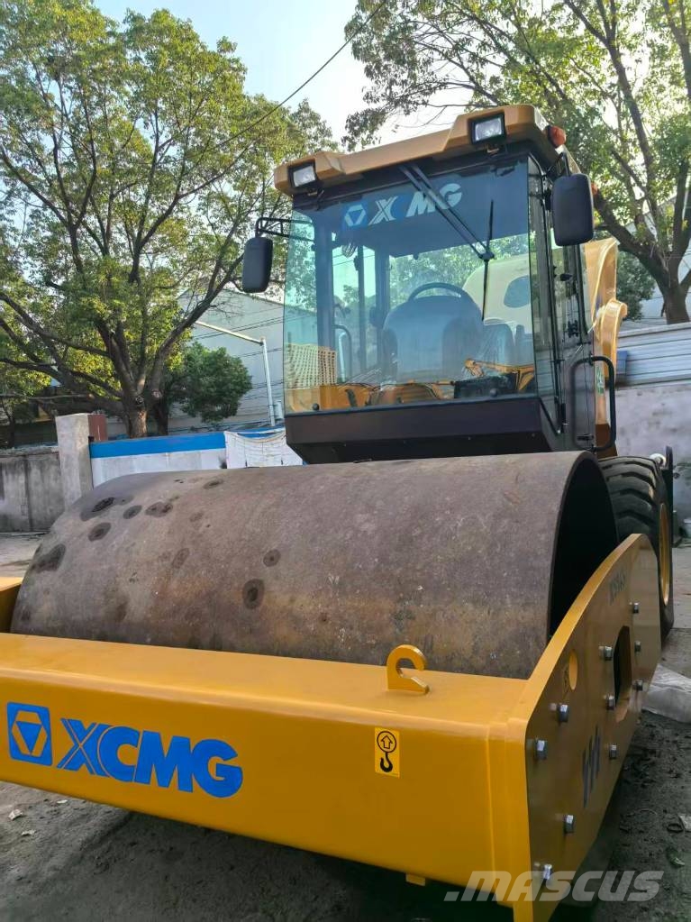 XCMG XS 143 振動ローラ