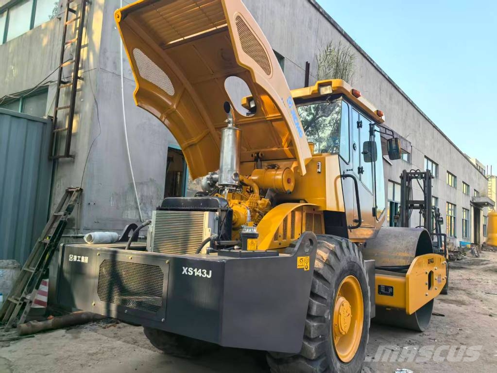 XCMG XS 143 振動ローラ