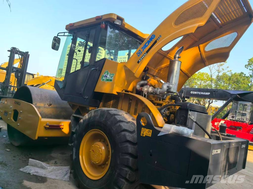 XCMG XS 143 振動ローラ