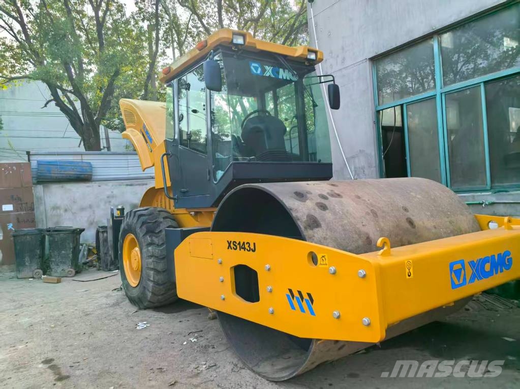 XCMG XS 143 振動ローラ