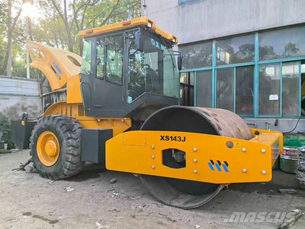 XCMG XS 143 振動ローラ