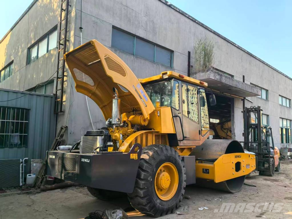 XCMG XS 143 振動ローラ