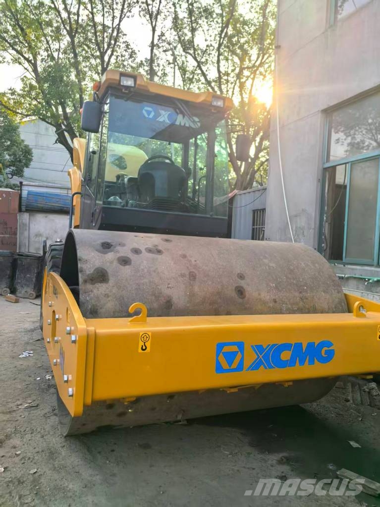 XCMG XS 143 振動ローラ
