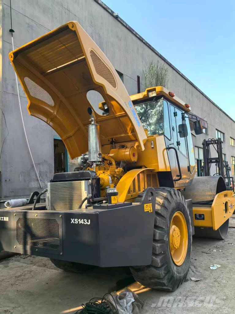 XCMG XS 143 振動ローラ