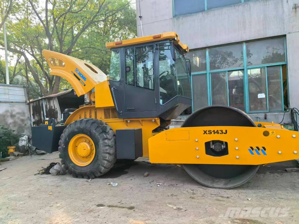 XCMG XS 143 振動ローラ