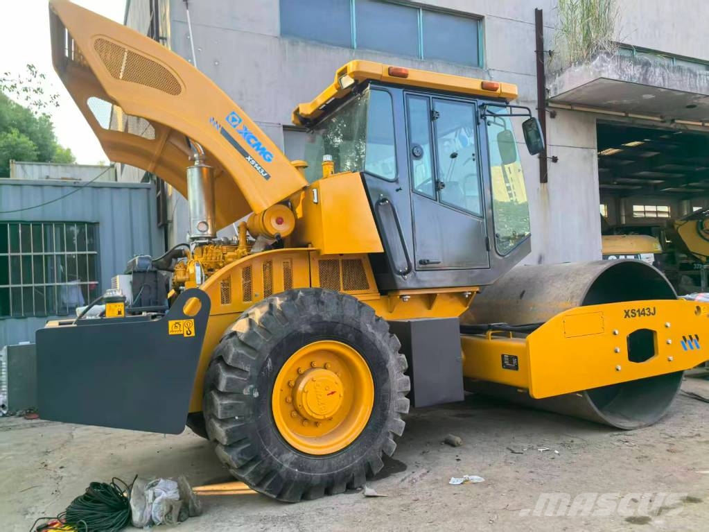 XCMG XS 143 振動ローラ