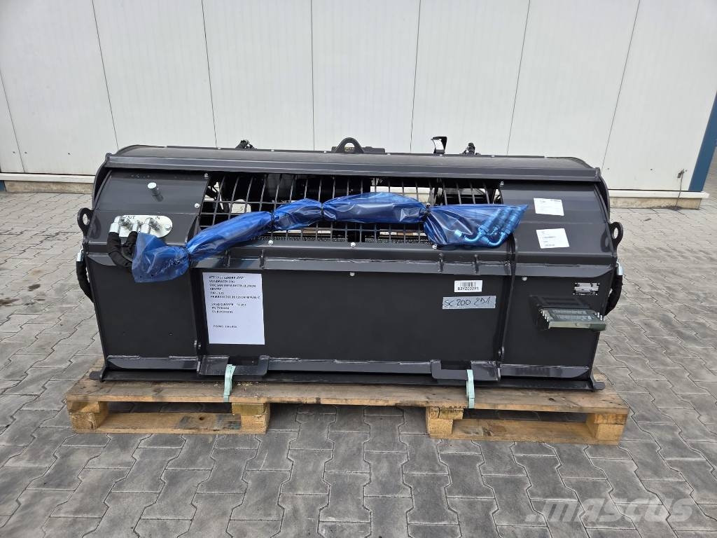 Bobcat Sand Beach cleaner SC200 Kāpurķēžu iekrāvēji