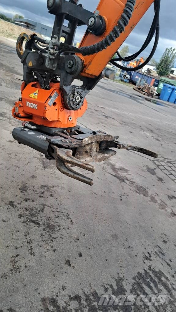 Develon DX 100 W-7 Kolová rýpadla