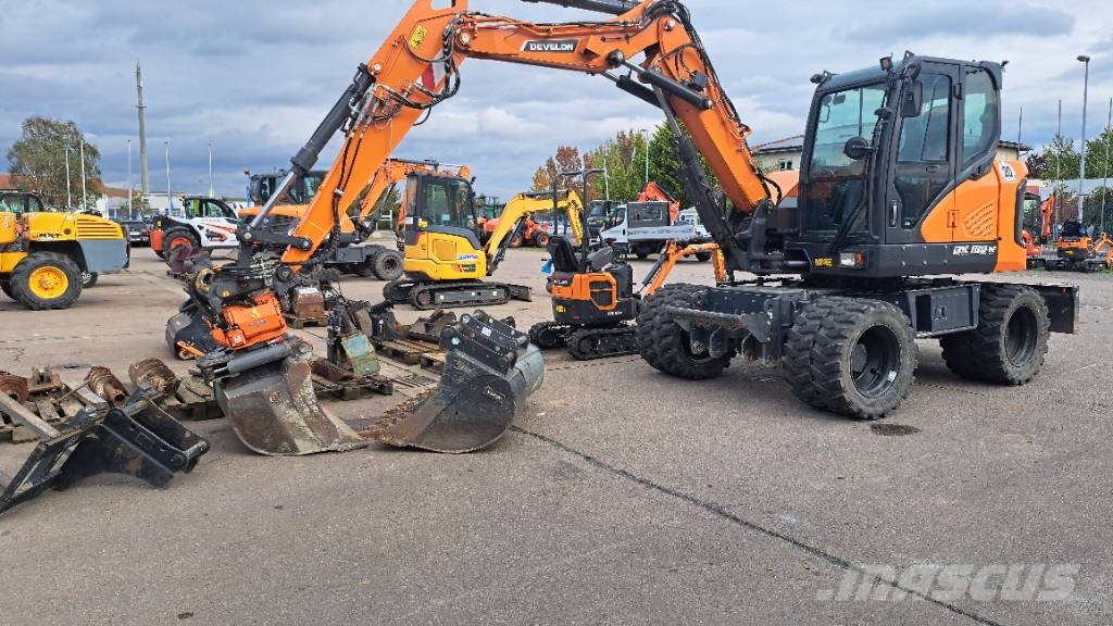 Develon DX 100 W-7 Kolová rýpadla