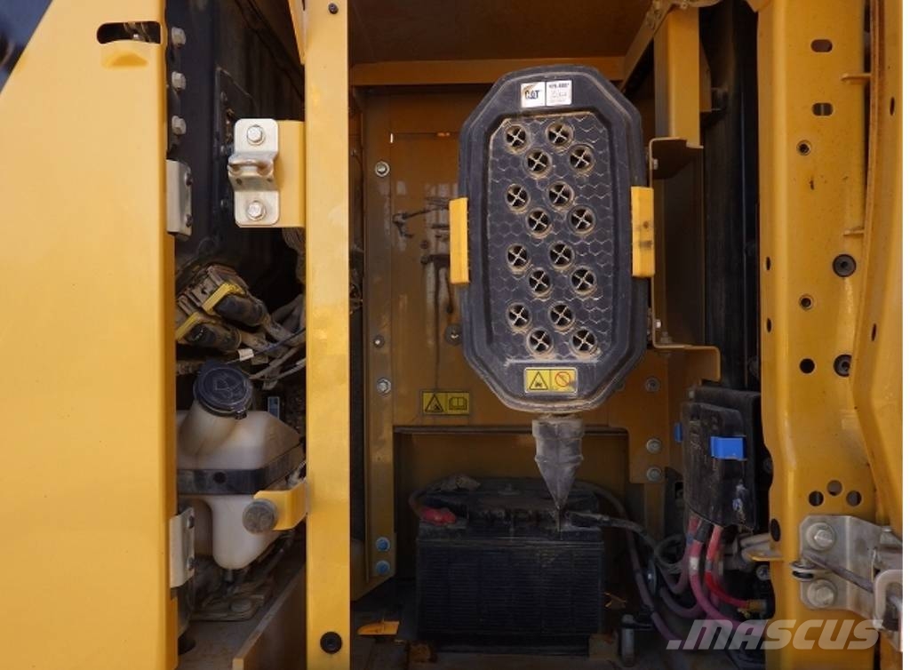CAT 323 07C | From Japan | Price to USA Included Bageri guseničari