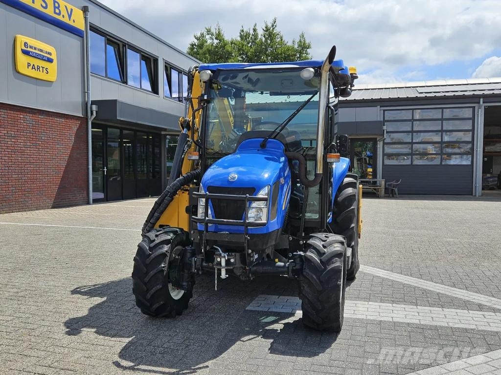 New Holland Boomer 3050 met Bos Maaiarm コンパクトトラクター