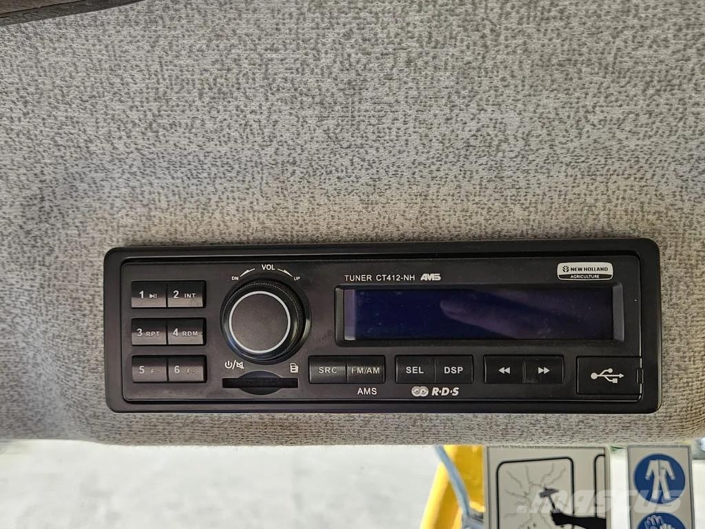 New Holland Boomer 3050 met Bos Maaiarm コンパクトトラクター