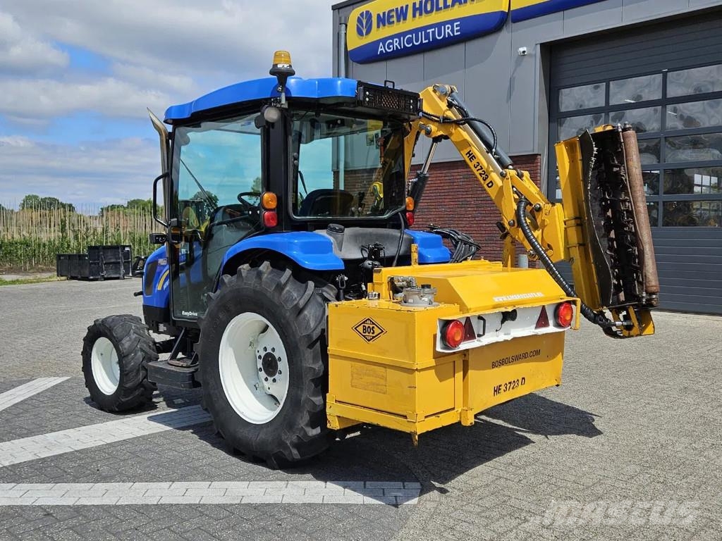 New Holland Boomer 3050 met Bos Maaiarm コンパクトトラクター