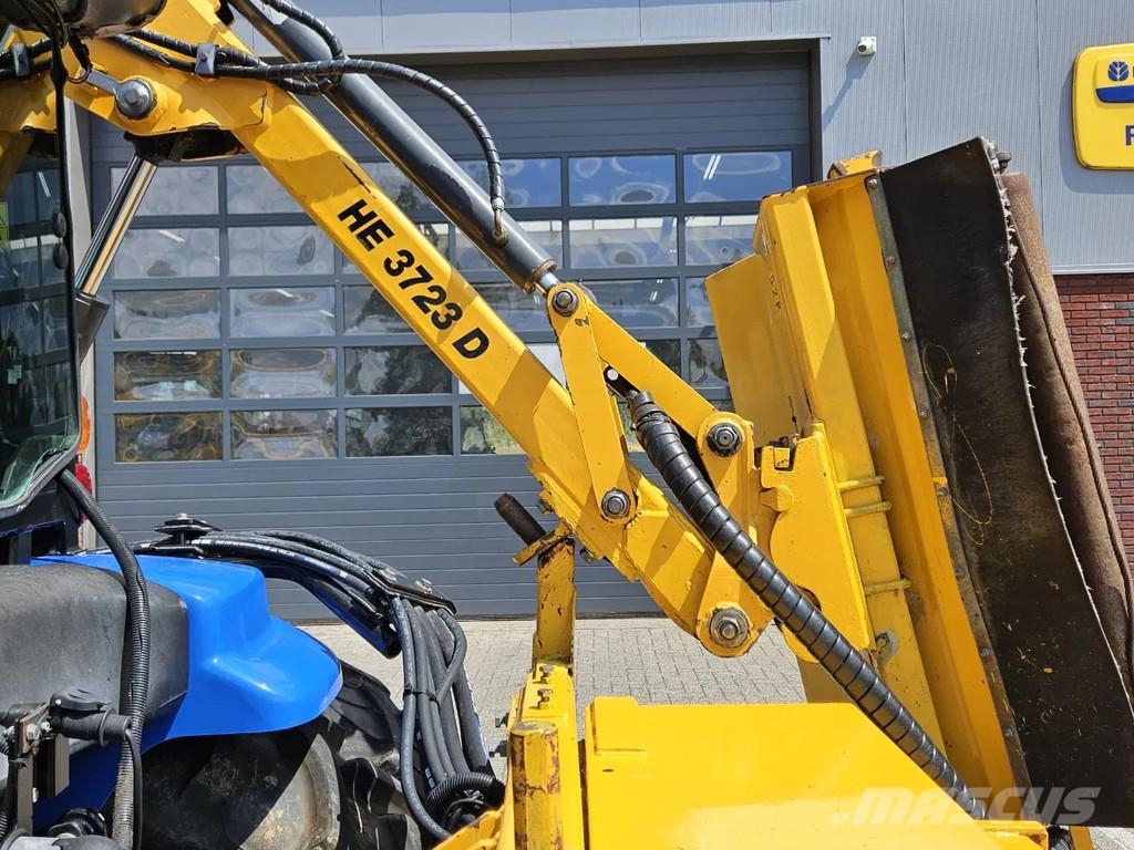 New Holland Boomer 3050 met Bos Maaiarm コンパクトトラクター