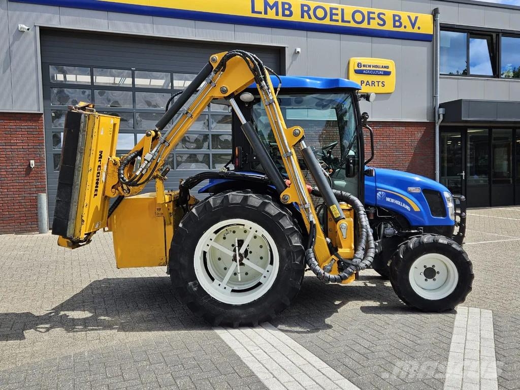 New Holland Boomer 3050 met Bos Maaiarm コンパクトトラクター