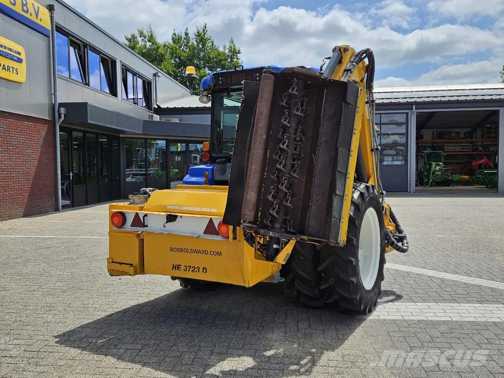 New Holland Boomer 3050 met Bos Maaiarm コンパクトトラクター