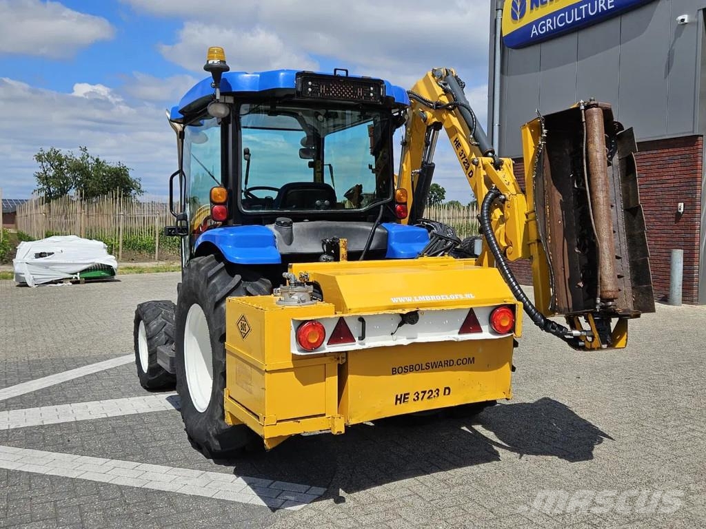 New Holland Boomer 3050 met Bos Maaiarm コンパクトトラクター