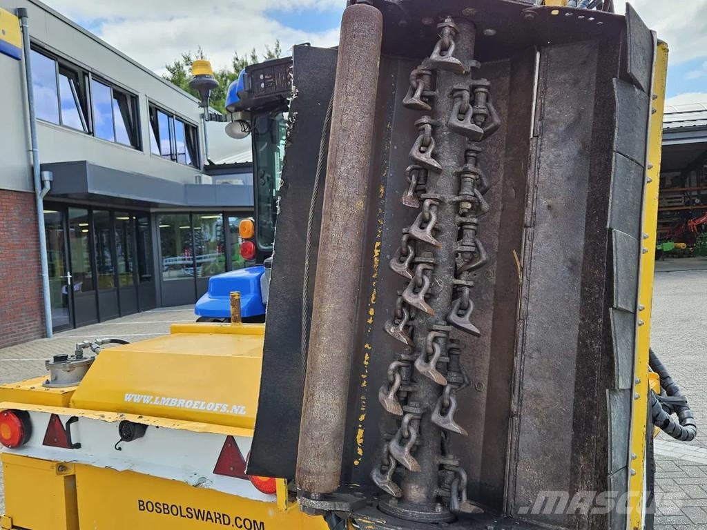 New Holland Boomer 3050 met Bos Maaiarm コンパクトトラクター