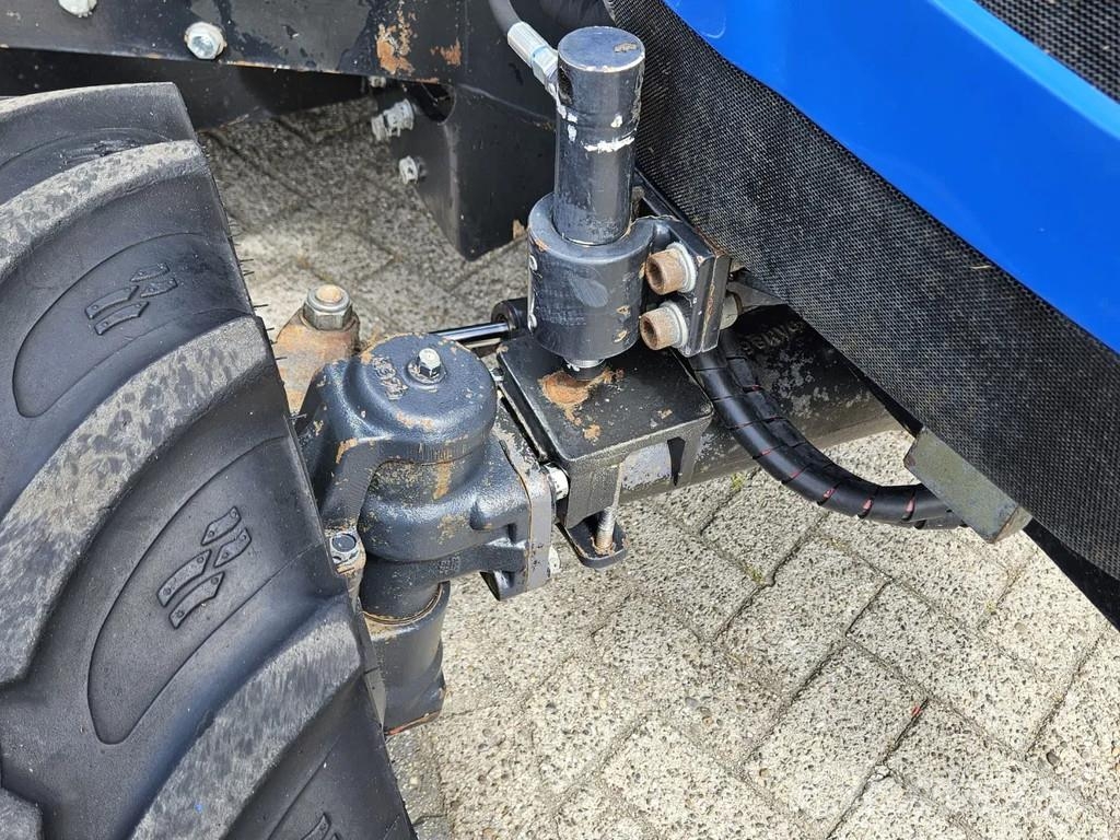 New Holland Boomer 3050 met Bos Maaiarm コンパクトトラクター