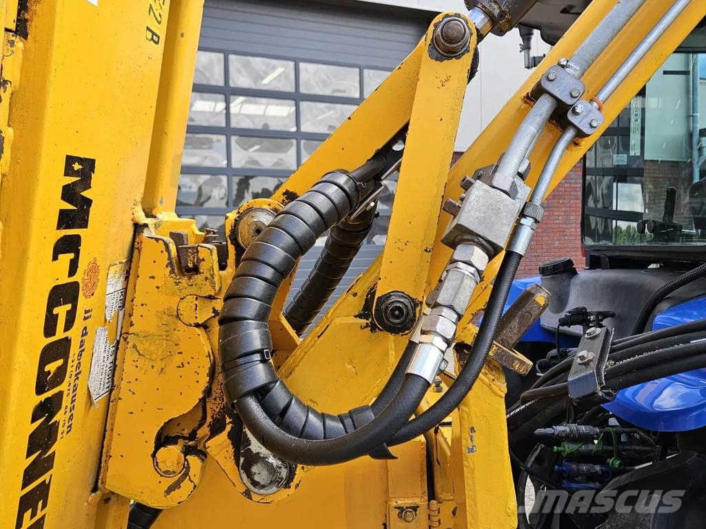 New Holland Boomer 3050 met Bos Maaiarm コンパクトトラクター
