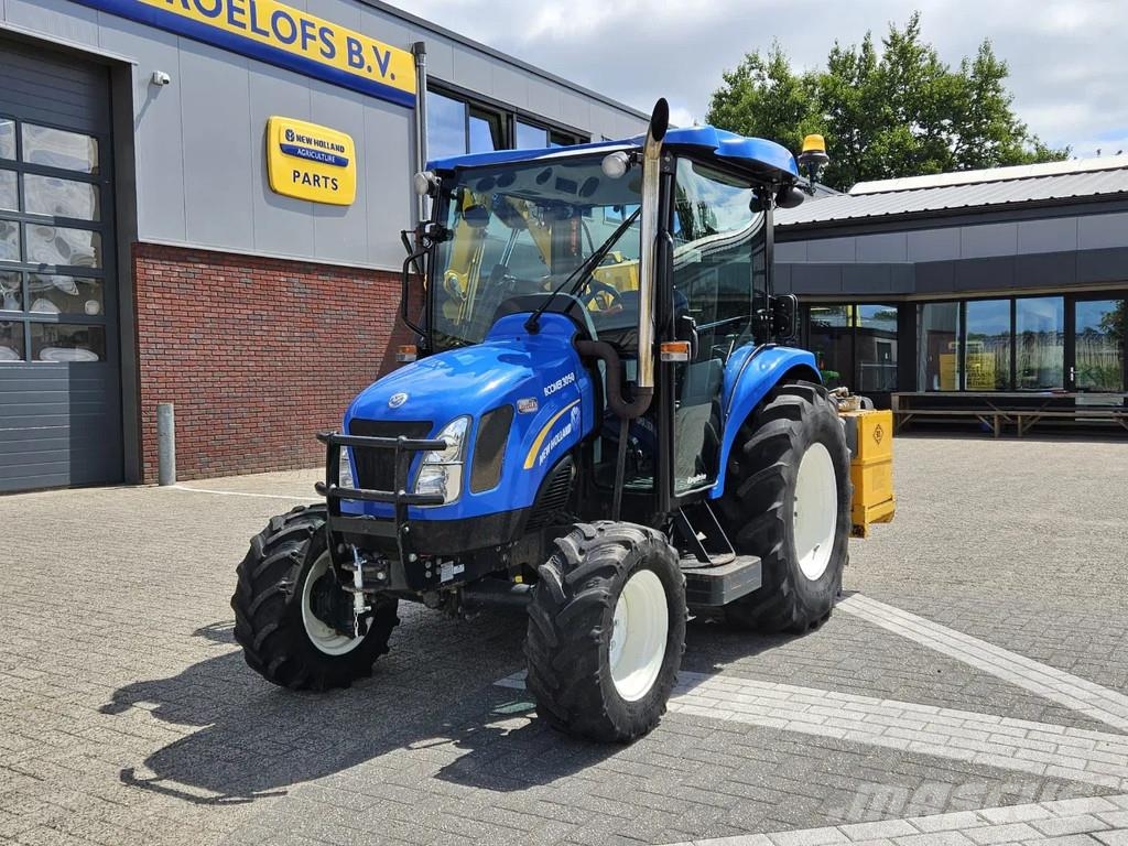 New Holland Boomer 3050 met Bos Maaiarm コンパクトトラクター