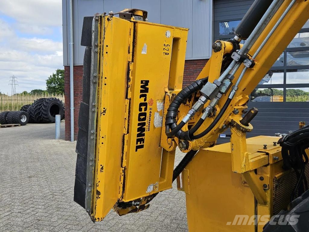 New Holland Boomer 3050 met Bos Maaiarm コンパクトトラクター