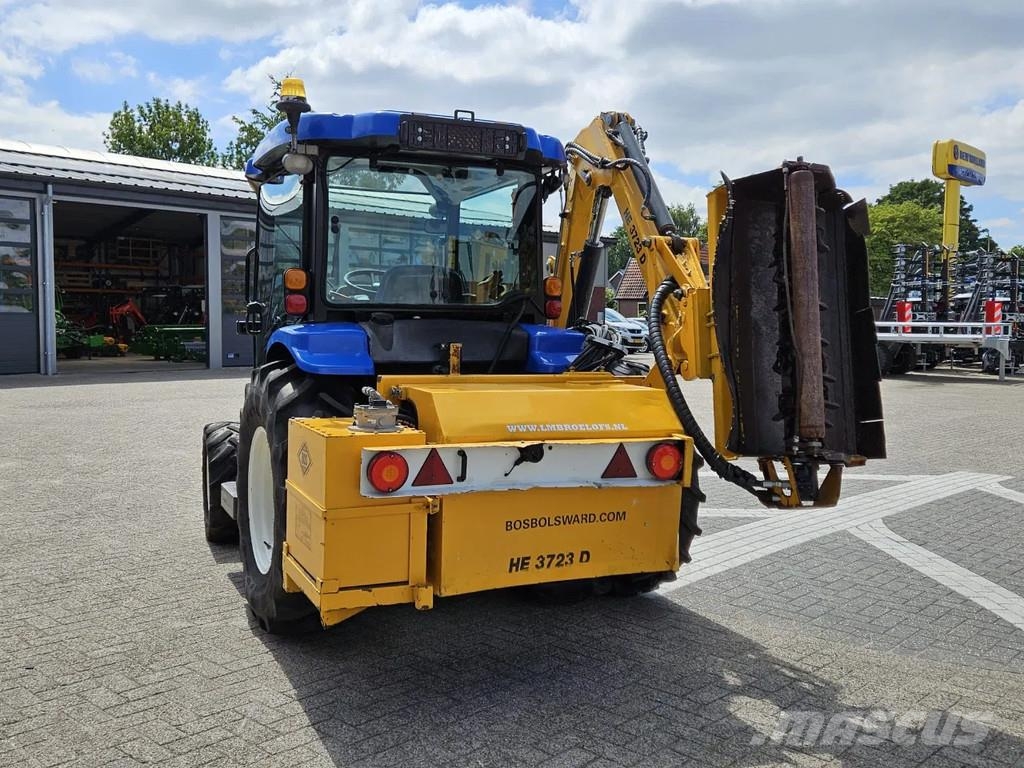 New Holland Boomer 3050 met Bos Maaiarm コンパクトトラクター