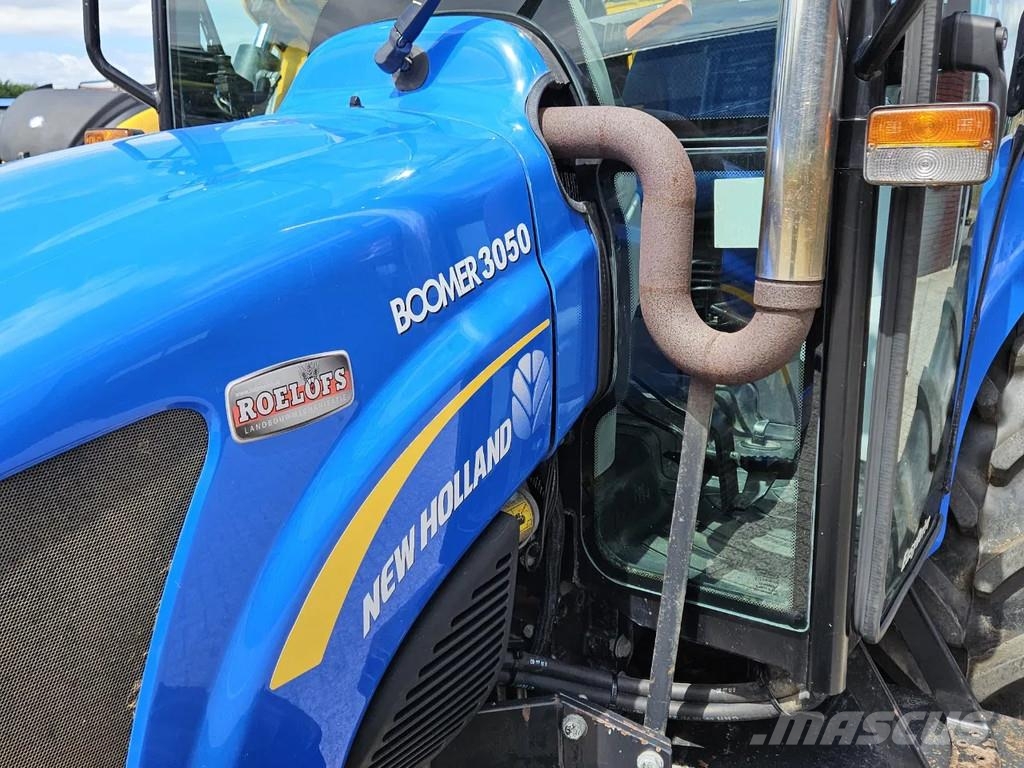 New Holland Boomer 3050 met Bos Maaiarm コンパクトトラクター