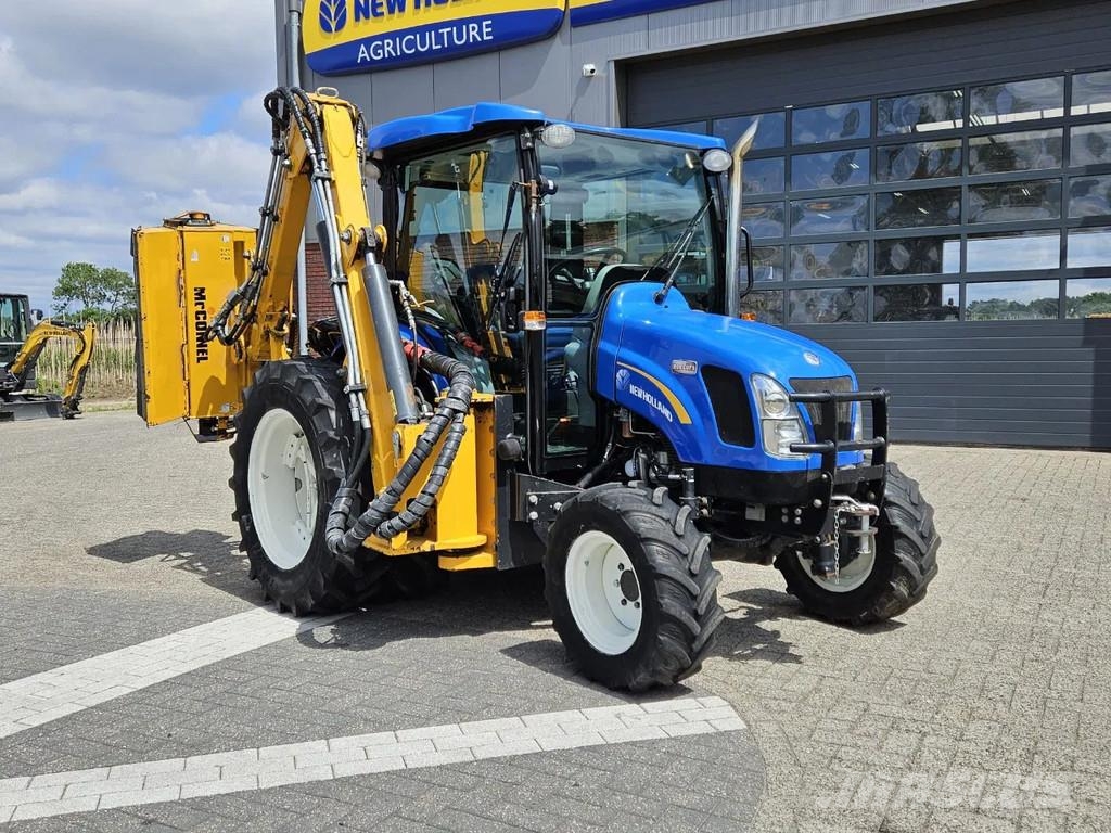 New Holland Boomer 3050 met Bos Maaiarm コンパクトトラクター