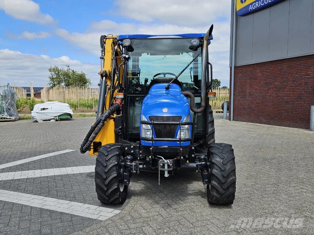 New Holland Boomer 3050 met Bos Maaiarm コンパクトトラクター