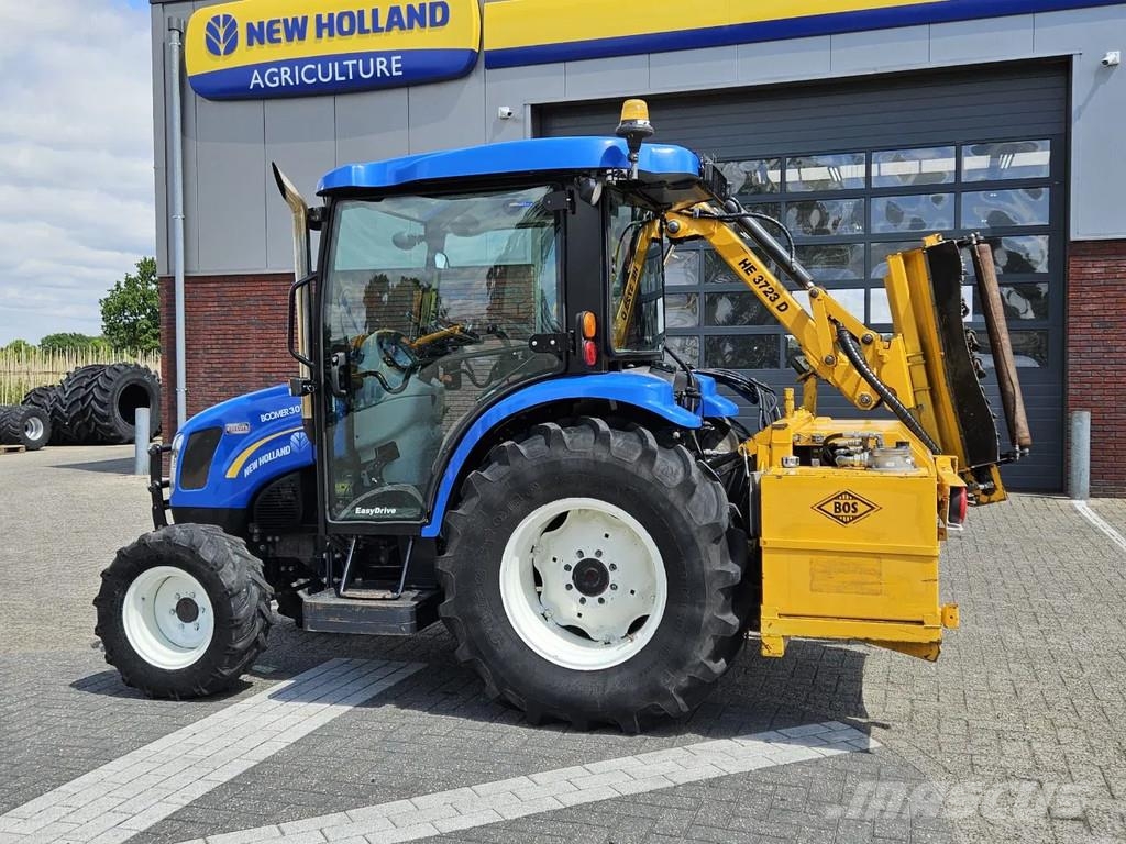 New Holland Boomer 3050 met Bos Maaiarm コンパクトトラクター