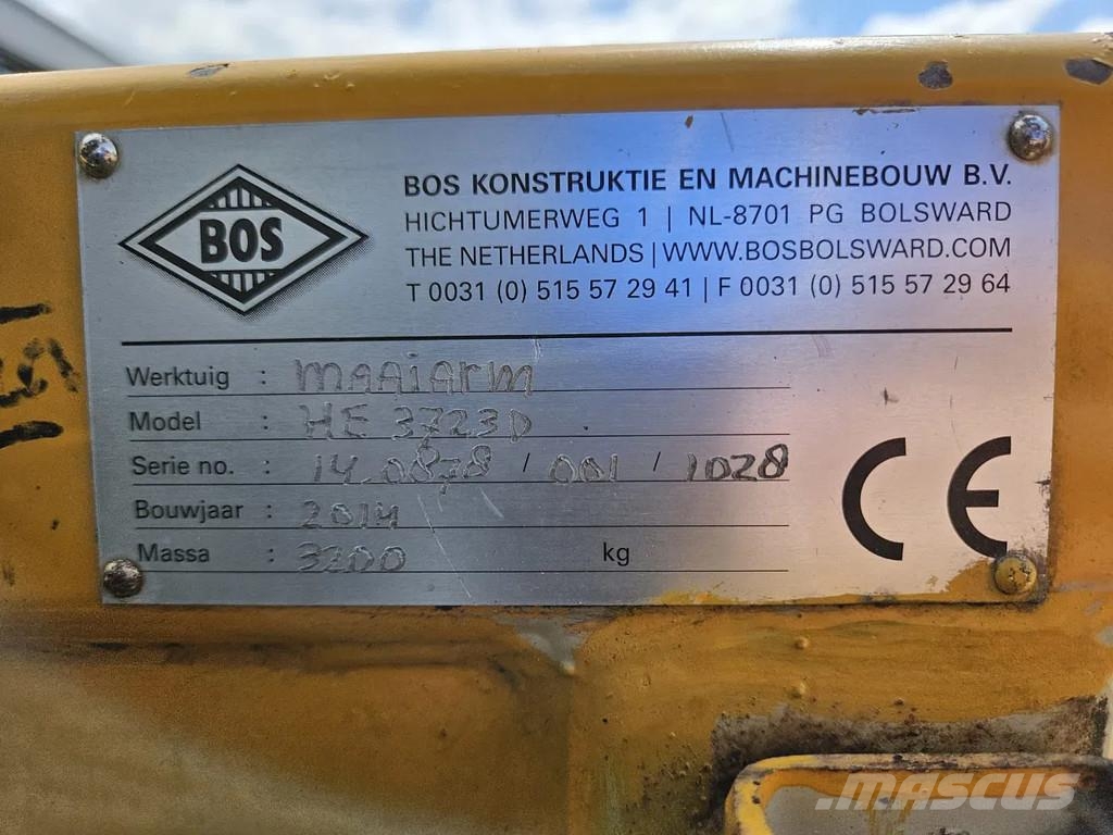 New Holland Boomer 3050 met Bos Maaiarm コンパクトトラクター