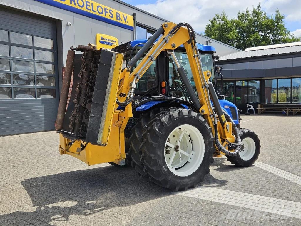 New Holland Boomer 3050 met Bos Maaiarm コンパクトトラクター