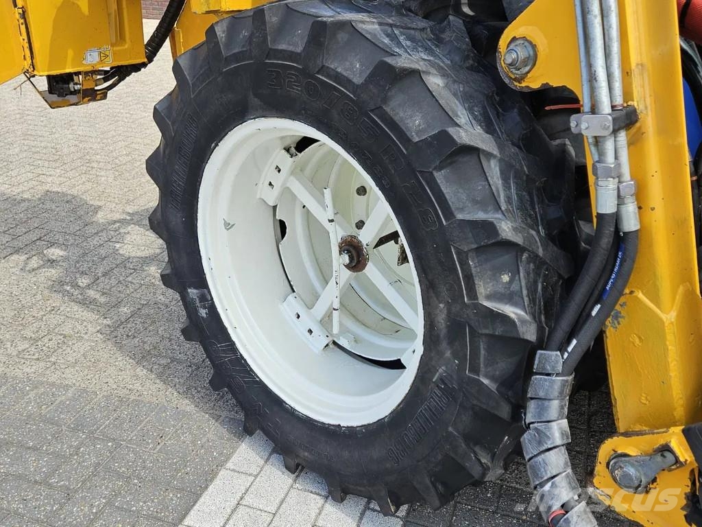 New Holland Boomer 3050 met Bos Maaiarm コンパクトトラクター