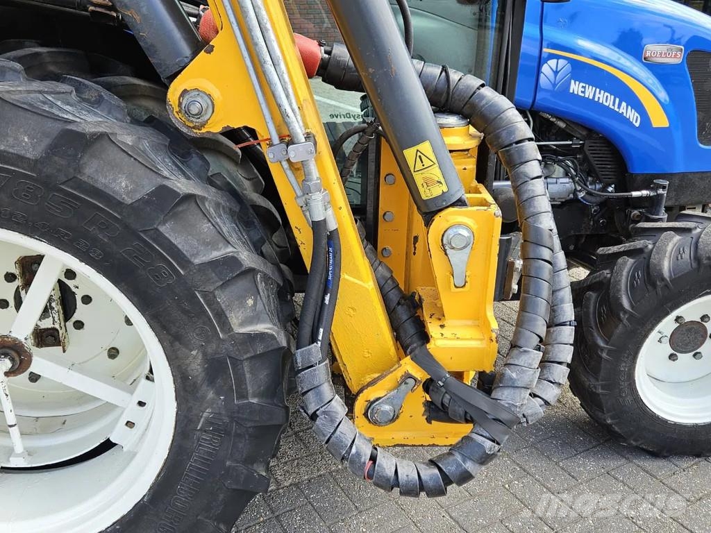 New Holland Boomer 3050 met Bos Maaiarm コンパクトトラクター