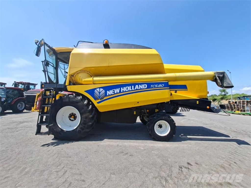 New Holland TC580 și Heder 5.4 m + cărucior حصادات