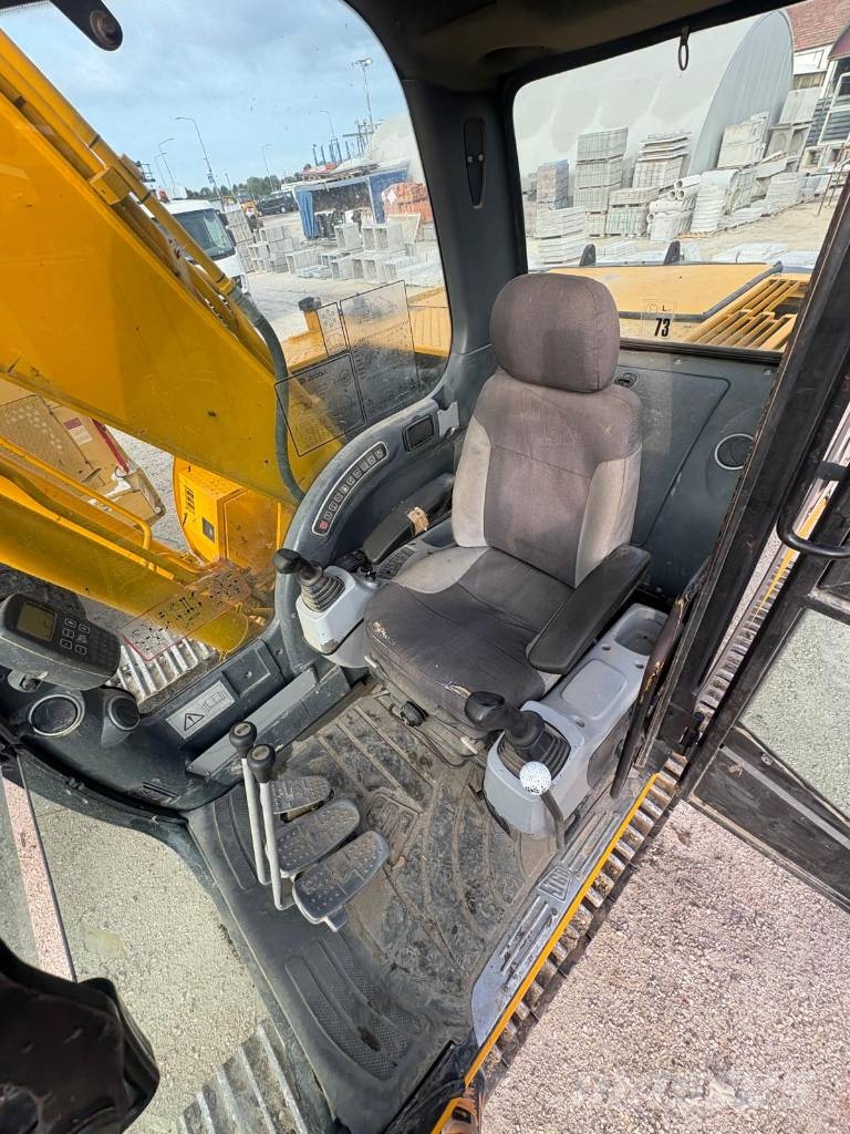JCB JS 130 LC Rupsgraafmachines