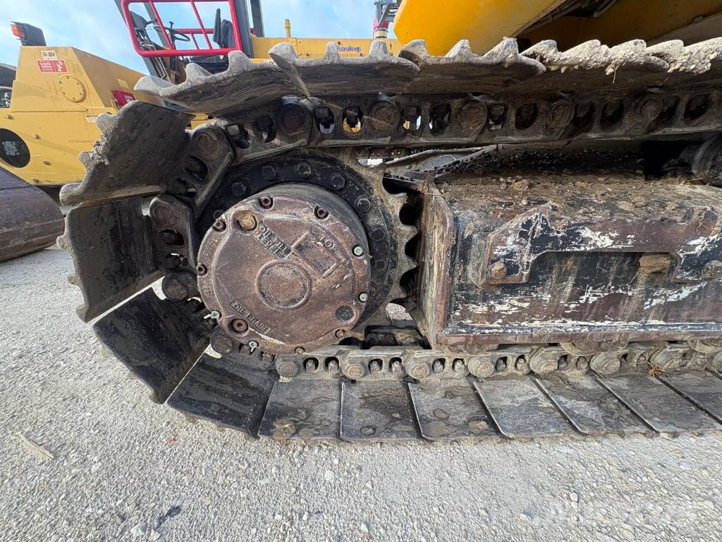 JCB JS 130 LC Rupsgraafmachines