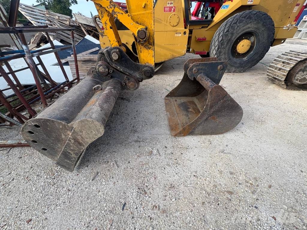 JCB JS 130 LC Rupsgraafmachines