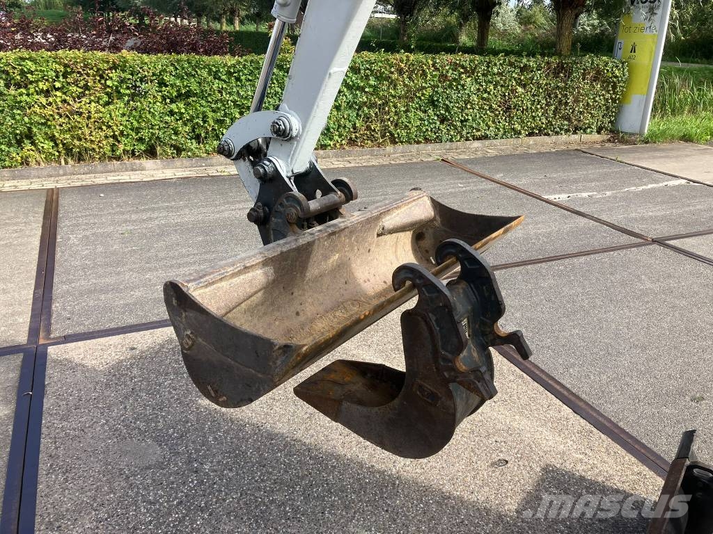 Takeuchi TB 216 midigraver | 3080 uur | verstelbare rupsen Mini ekskavatori < 7 t
