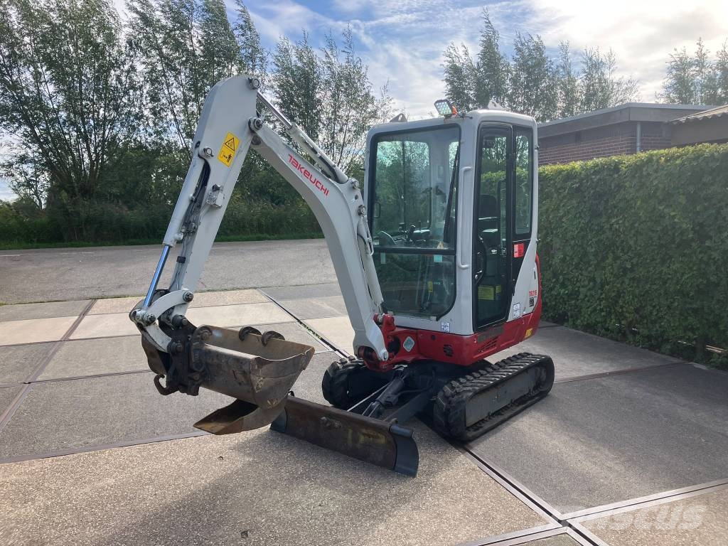 Takeuchi TB 216 midigraver | 3080 uur | verstelbare rupsen Mini ekskavatori < 7 t