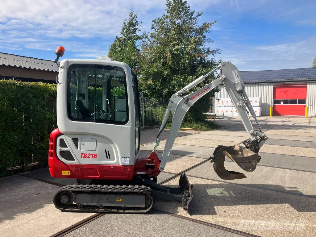Takeuchi TB 216 minigraver | 3080 uur | verstelbare rupsen Mini pelle < 7t