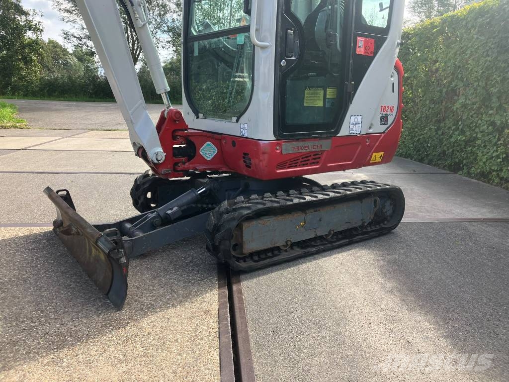 Takeuchi TB 216 minigraver | 3080 uur | verstelbare rupsen Mini pelle < 7t