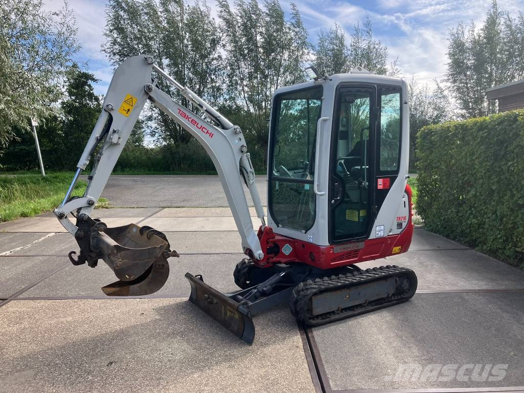 Takeuchi TB 216 minigraver | 3080 uur | verstelbare rupsen Mini pelle < 7t