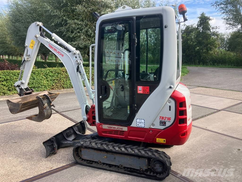 Takeuchi TB 216 minigraver | 3080 uur | verstelbare rupsen Mini pelle < 7t