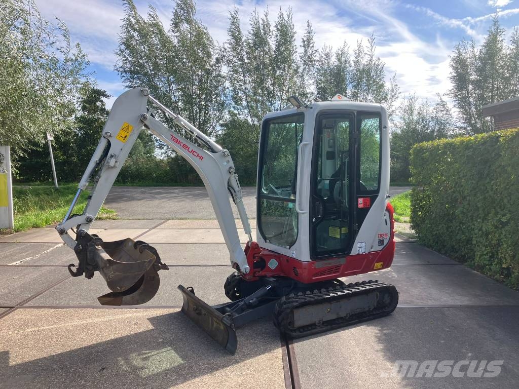 Takeuchi TB 216 minigraver | 3080 uur | verstelbare rupsen Mini pelle < 7t